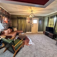 Bigfoot Bungalow-Private 1Bed/1Bath/Balcony-Downtown Russell