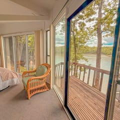 Hideaway in the Trees-#30-Lakefront/2BD/3BA/Pools/Grill/Dock-4PP