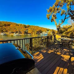 Lakefront Home-3BD/2.5BA/Dock/Grill/Firepit/Pool