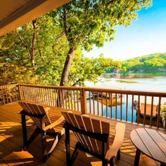 Lakefront-4BD/2BA/Dock/Grill/Decks-12PP