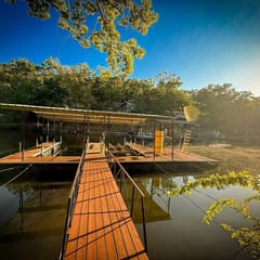Private Lakefront Home w/Dock/Kayaks/4BD/2BA-12PP