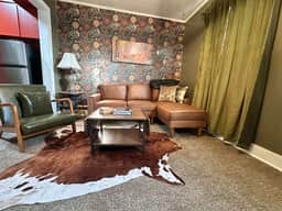 Bigfoot Bungalow-Private 1Bed/1Bath/Balcony-Downtown Russell - Image 2