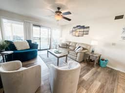 Bluey's Bungalow Lakefront Condo 2BD/2BA Pool, Hot Tub, 6PP - Image 2