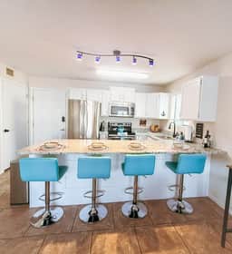 Bluey's Bungalow Lakefront Condo 2BD/2BA Pool, Hot Tub, 6PP - Image 3