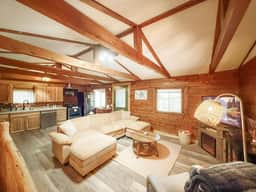 Cabin in Four Seasons-2BD/2BA/Grill/Firepit-8 PP - Image 2