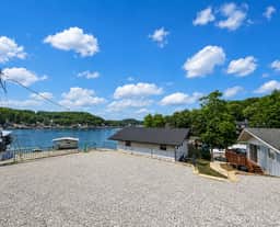 Dock Holiday-Lakefront 3BD/1BA/Dock/Deck-Sunrise Beach-8PP - Image 3