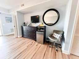 Eagle's Nest-1BD/1BA/Balcony/Pool/Kitchenette/Firepit-4pp - Image 2