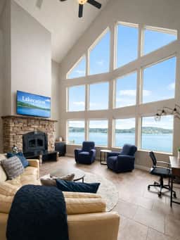Grand Point-Luxury Lakefront 5BED/3.5BA Hottub/Firepit/Dock/Movie Theater/Game Room-18PP - Image 2