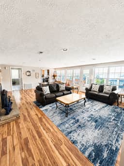 Lakefront 4BD/2.5BA Grill/Dock/Sleeps 13PP - Image 2