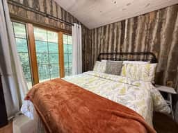 Lakefront Cabin-4BD/3BA/Dock/Hottub/Firepit/Kayaks - Image 5