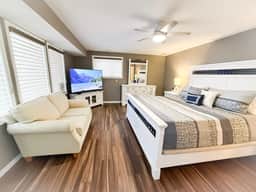Lakefront Home 5BD/3BA Dock/Grills/Deck/Kayaks-16 - Image 3