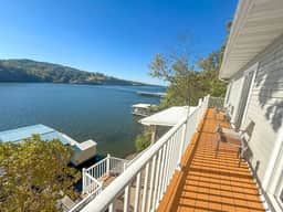 Lakefront Home-3BD/2.5BA/Dock/Grill/Firepit/Kayaks - Image 2