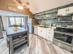 Lakefront Home-3BD/2.5BA/Dock/Grill/Firepit/Pool - Image 4