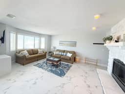 Lakeview Poolside 2BD/2BA/Pool/Balcony-Sleeps 6PP - Image 5
