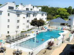 Lakeview Poolside 2BD/2BA/Pool/Balcony-Sleeps 6PP - Image 2