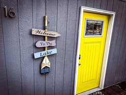 Private Lakefront Home w/Dock/Kayaks/4BD/2BA-12PP - Image 2
