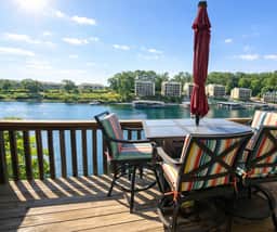 Sunshine & Roses Getaway Lakefront 1BD/1BA Pool/Hot Tub - Image 2