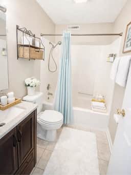 Sunshine & Roses Getaway Lakefront 1BD/1BA Pool/Hot Tub - Image 5