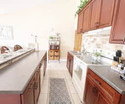 Sunshine & Roses Getaway Lakefront 1BD/1BA Pool/Hot Tub - Image 4