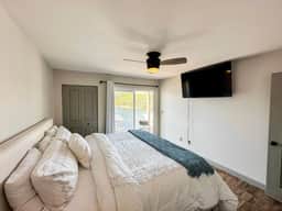 Wheelhouse: Lakefront 2BD/3BA/Deck/Pool/Pet Friendly-6PP - Image 3