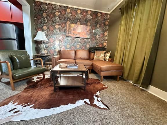 Bigfoot Bungalow-Private 1Bed/1Bath/Balcony-Downtown Russell - Image 2