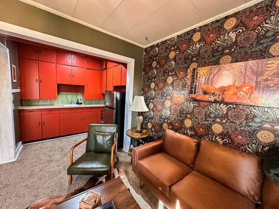 Bigfoot Bungalow-Private 1Bed/1Bath/Balcony-Downtown Russell - Image 4