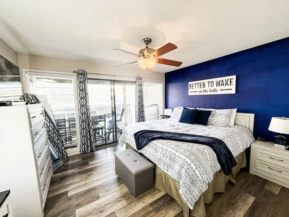 Bluey's Bungalow Lakefront Condo 2BD/2BA Pool, Hot Tub, 6PP - Image 4