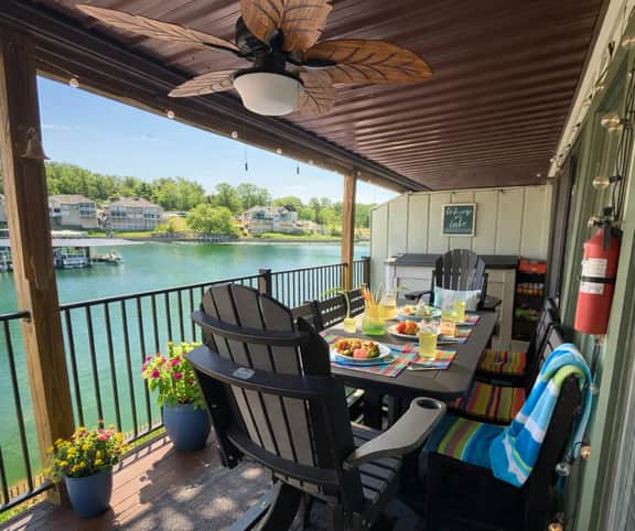 Bluey's Bungalow Lakefront Condo 2BD/2BA Pool, Hot Tub, 6PP - Image 5