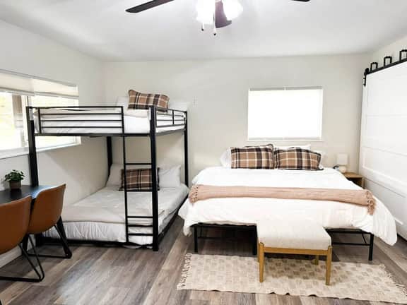 Cabin in Four Seasons-2BD/2BA/Grill/Firepit-8 PP - Image 4