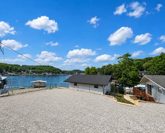 Dock Holiday-Lakefront 3BD/1BA/Dock/Deck-Sunrise Beach-8PP - Image 3