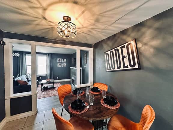 Downtown Russell-1Bed/1Bath Condo Fireplace/Grill-2PP - Image 4
