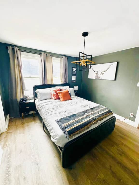 Downtown Russell-1Bed/1Bath Condo Fireplace/Grill-2PP - Image 2