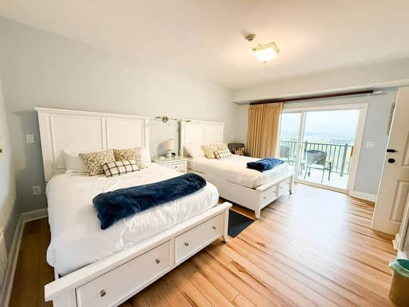 Eagle's Nest-1BD/1BA/Balcony/Pool/Kitchenette/Firepit-4pp - Image 3