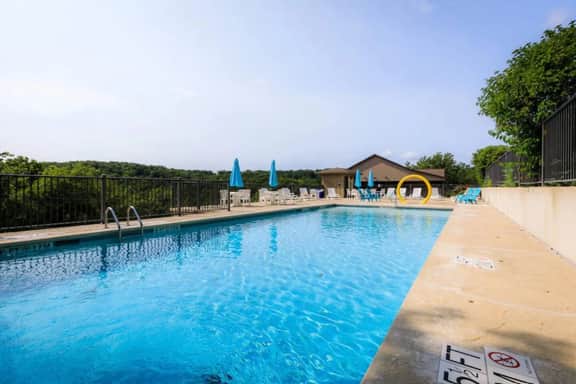 Lakefront Home-3BD/2.5BA/Dock/Grill/Firepit/Pool - Image 2
