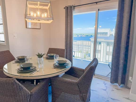 Lakeview Poolside 2BD/2BA/Pool/Balcony-Sleeps 6PP - Image 4