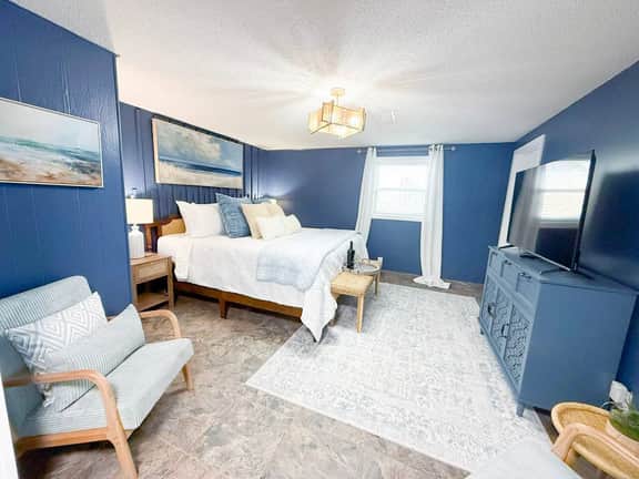 Landing on Lake Time:  Lakefront-4BD/2BA/Private Dock/Decks/Firepit-10PP - Image 4