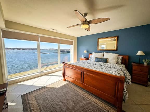 Regatta Bay Getaway-Luxury Lakefront Condo/2BD/2BA/Deck/Pool/Dock-6PP - Image 3