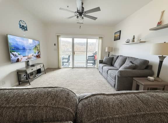 Sunset Vibes Retreat – Lakefront 2BR Condo w/ Pool, No Pets Allowed, Near Ozarks Amphitheater - Image 4