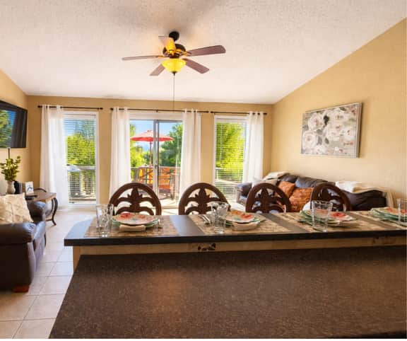Sunshine & Roses Getaway Lakefront 1BD/1BA Pool/Hot Tub - Image 3