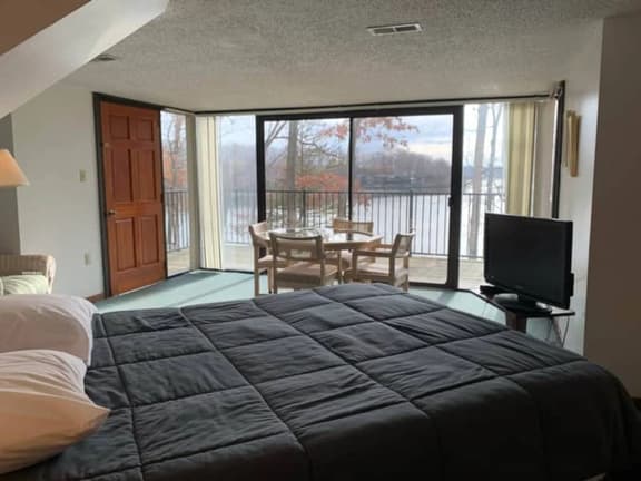 Birch Breeze #75-Lakefront/3BD/3BA/Pools/Grill/Dock-6PP - Image 1