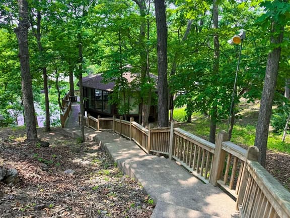 Branch Bungalow #10-Lakefront/2BD/3BA/Pools/Grill/Dock-4PP - Image 1