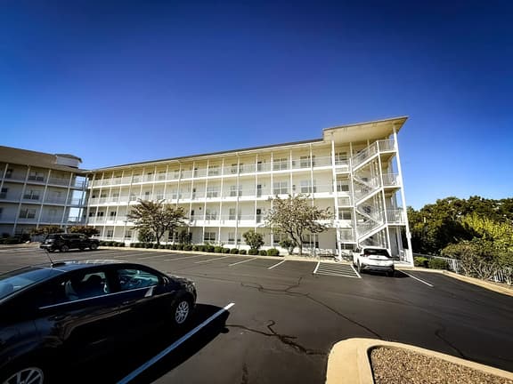 Dog Daze-Lakefront 3BD/2BA/Deck/Pool-6PP - Image 1