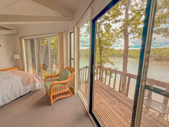 Hideaway in the Trees-#30-Lakefront/2BD/3BA/Pools/Grill/Dock-4PP - Image 1