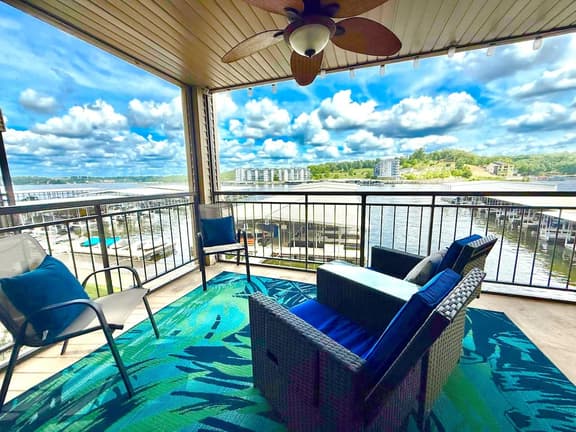 Lakefront Luxury 2BD/2BA Condo at The Falls-7PP - Image 1