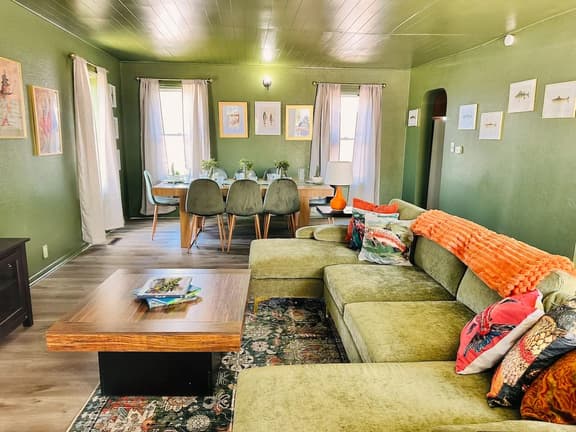 Mainfloor Condo-2BD/1BA/Grill/Laundry-Downtown Russell-8PP - Image 1