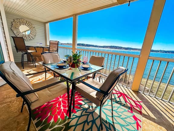 Regatta Bay Getaway-Luxury Lakefront Condo/2BD/2BA/Deck/Pool/Dock-6PP - Image 1
