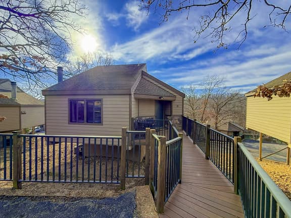 Sunbeam Shores 3BD/3BA/Pool/Firepit/Swim Dock-6PP - Image 1
