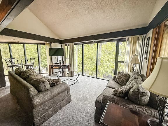The Lakeview Nest #53-3BD/3BA//Pools/Grill/Dock/Deck-6PP - Image 1