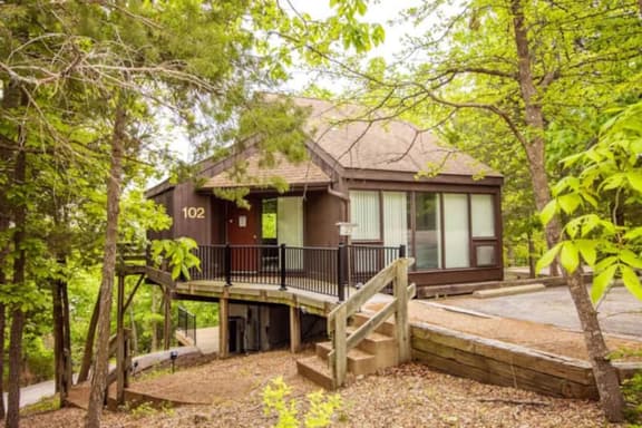 Treetop Escape #102-3BD/3BA/Pools/Grill/Dock/Deck-6PP - Image 1